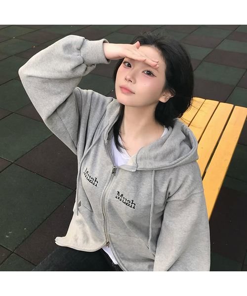 muahmuah（ムーアムーア）の「ダブルポイントロゴフードジップアップ [3色]（パーカー・レディース・オートミール/ブラック/グレー・FREE）」の3枚目の写真