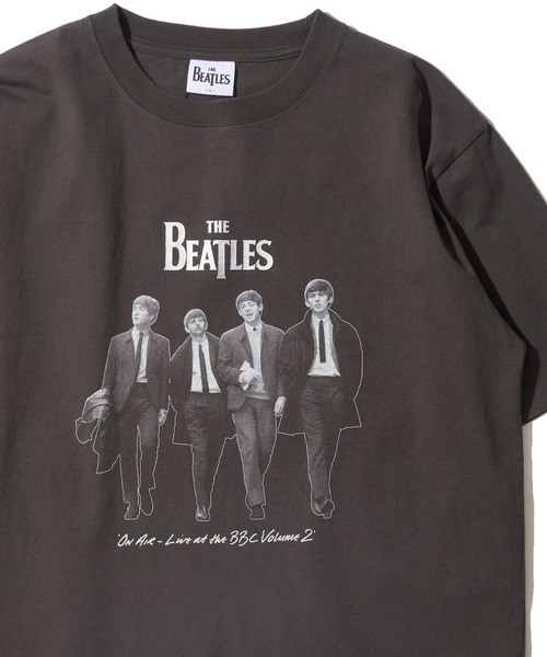 The Beatles(ザビートルズ)の「【THE BEATLES/ザ ビートルズ】レコードプリントクルーネックTシャツ/バックプリント(Tシャツ/カットソー・レディース・ホワイト/ブラウン/チャコールグレー・X-LARGE/MEDIUM/LARGE)」の1枚目の写真