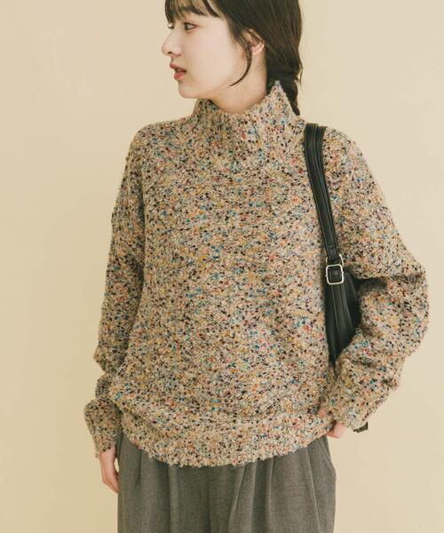 ITEMS URBANRESEARCH（アイテムズ アーバンリサーチ）の「ハイネックカラーネップニット（ニット/セーター・レディース・ベージュ/チャコールグレー/ボルドー・FREE）」の2枚目の写真