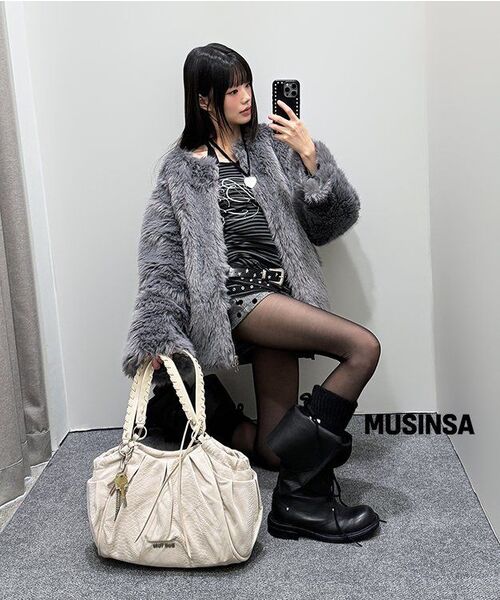 RONRON（ロンロン）の「INNER POINTED FLUFFY FUR JACKET CHARCOAL（ムートンコート・レディース・その他・FREE）」の8枚目の写真