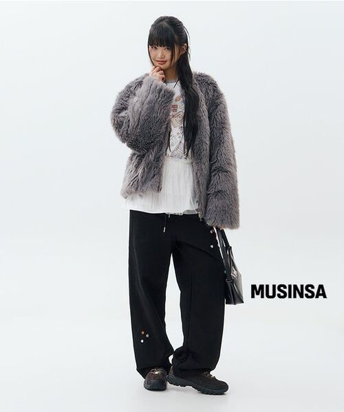 RONRON（ロンロン）の「INNER POINTED FLUFFY FUR JACKET CHARCOAL（ムートンコート・レディース・その他・FREE）」の2枚目の写真