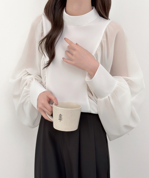 ABITOKYO(アビトーキョー)の「ボリューム袖異素材ドッキングブラウス(シャツ/ブラウス・レディース・ブラック/ホワイト/モカ・FREE)」の1枚目の写真