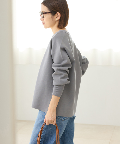 IENA（イエナ）の「《新色/追加》ファインコットンスムースVネックカーディガン（カーディガン/ボレロ・レディース・チャコールグレー/ホワイト・FREE）」の8枚目の写真