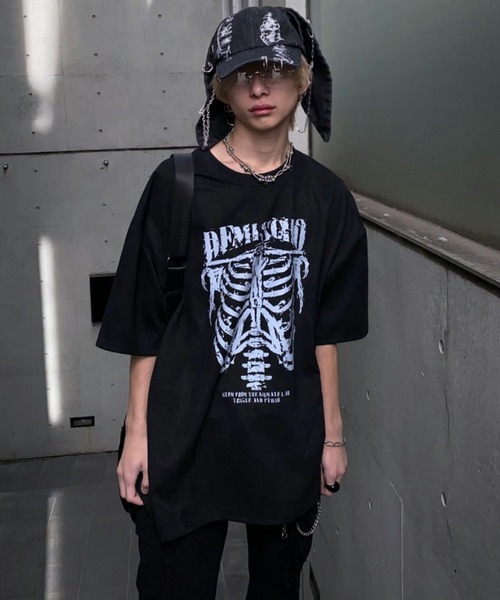 lilful(リルフル)の「【26年春夏新作】スカルボーンプリントTシャツ(Tシャツ/カットソー・メンズ・ブラック/ダークグレー/ベージュ・M/L)」の1枚目の写真