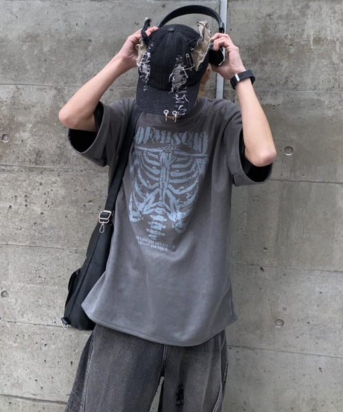 lilful(リルフル)の「【26年春夏新作】スカルボーンプリントTシャツ(Tシャツ/カットソー・メンズ・ブラック/ダークグレー/ベージュ・M/L)」の6枚目の写真