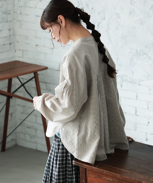 soulberry(ソウルベリー)の「つづる刺繍ブラウス(シャツ/ブラウス・レディース・グレー系その他・5L/4L/3L/LL/L/M)」の15枚目の写真