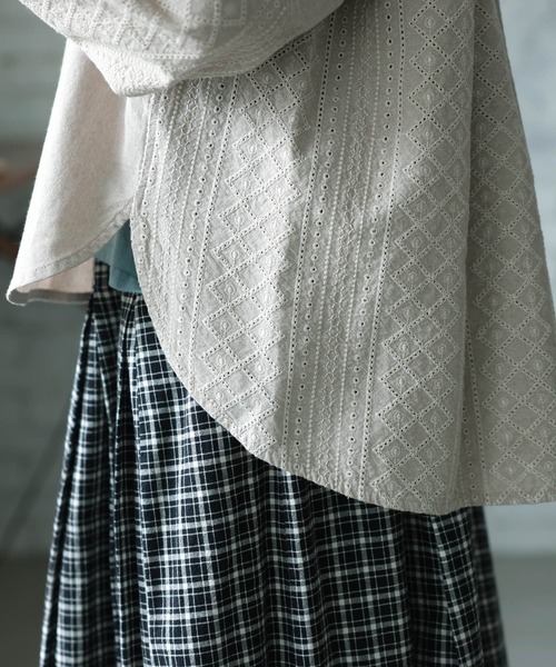 soulberry(ソウルベリー)の「つづる刺繍ブラウス(シャツ/ブラウス・レディース・グレー系その他・5L/4L/3L/LL/L/M)」の11枚目の写真