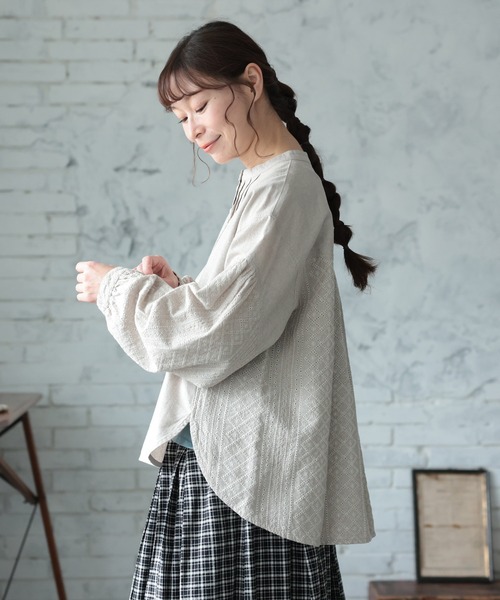 soulberry(ソウルベリー)の「つづる刺繍ブラウス(シャツ/ブラウス・レディース・グレー系その他・5L/4L/3L/LL/L/M)」の13枚目の写真