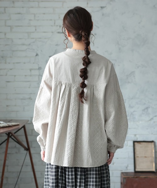 soulberry(ソウルベリー)の「つづる刺繍ブラウス(シャツ/ブラウス・レディース・グレー系その他・5L/4L/3L/LL/L/M)」の7枚目の写真
