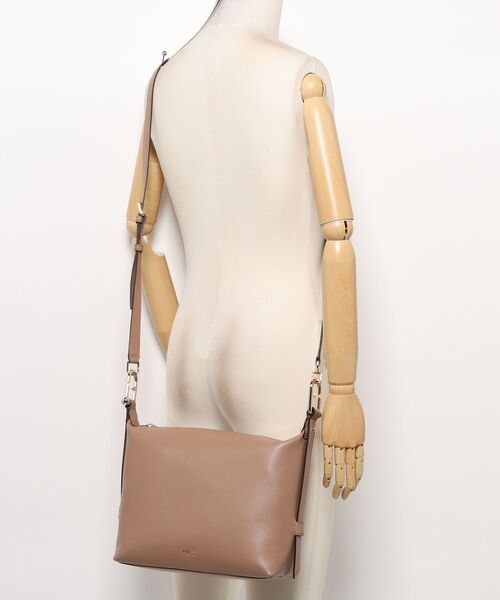 FURLA（フルラ）の「フルラ トニー (Furla Tonie) ショルダーバッグ（ショルダーバッグ・レディース・モカ/ホワイト・ONE SIZE）」の13枚目の写真