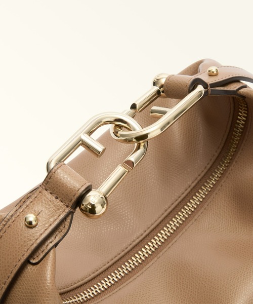 FURLA（フルラ）の「フルラ トニー (Furla Tonie) ショルダーバッグ（ショルダーバッグ・レディース・モカ/ホワイト・ONE SIZE）」の10枚目の写真