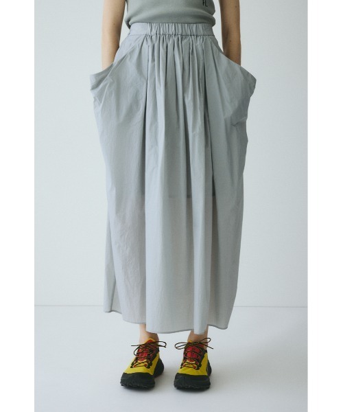 HeRIN.CYE(ヘリンドットサイ)の「Volume nylon skirt ボリュームナイロンスカート(スカート・レディース・カーキ/ブラック/ライトグレー・FREE)」の2枚目の写真