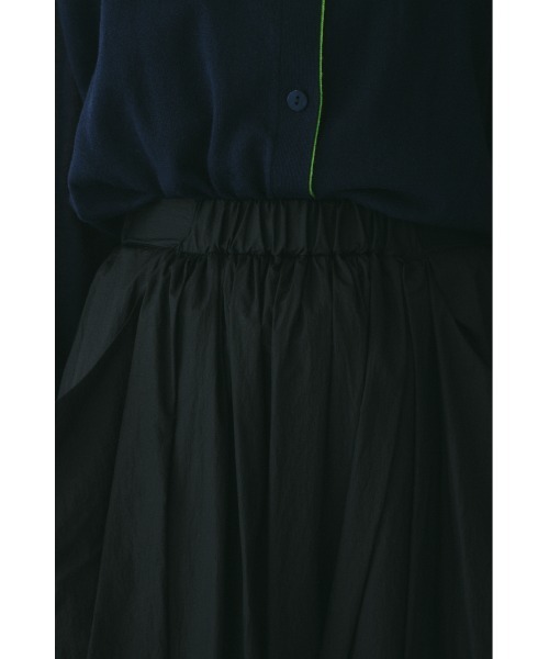 HeRIN.CYE(ヘリンドットサイ)の「Volume nylon skirt ボリュームナイロンスカート(スカート・レディース・カーキ/ブラック/ライトグレー・FREE)」の8枚目の写真