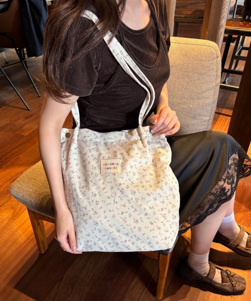 kutir(クティール)の「kutirlune/花柄トートバッグ(トートバッグ・レディース・ピンク/ピンク系その他/ピンクベージュ/ブルー・FREE)」の6枚目の写真