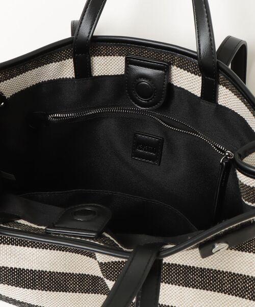 fredy emue（フレディエミュ）の「ボーダープリントスクエアトート（ショルダーバッグ・レディース・ブラック系その他3/ブルー系その他3・FREE）」の5枚目の写真