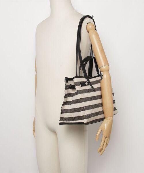 fredy emue（フレディエミュ）の「ボーダープリントスクエアトート（ショルダーバッグ・レディース・ブラック系その他3/ブルー系その他3・FREE）」の7枚目の写真