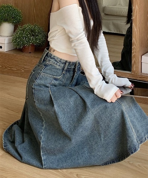 Teem Store(チームストア)の「タックフレア デニムミディアムスカート(デニムスカート・レディース・ブルー・M/L)」の4枚目の写真