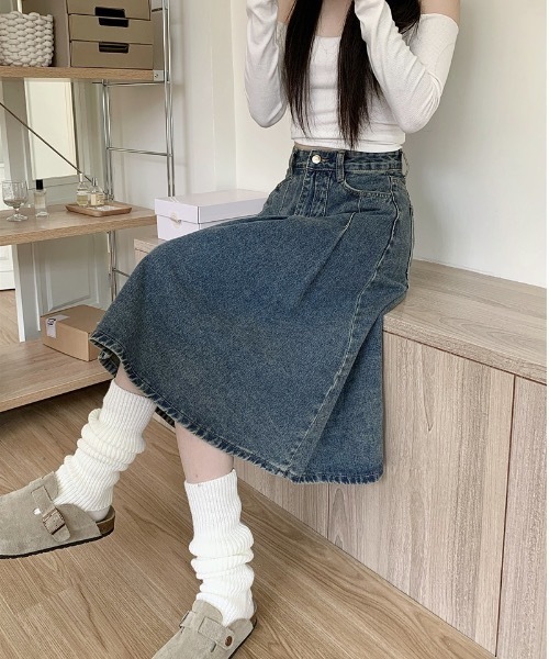 Teem Store(チームストア)の「タックフレア デニムミディアムスカート(デニムスカート・レディース・ブルー・M/L)」の9枚目の写真