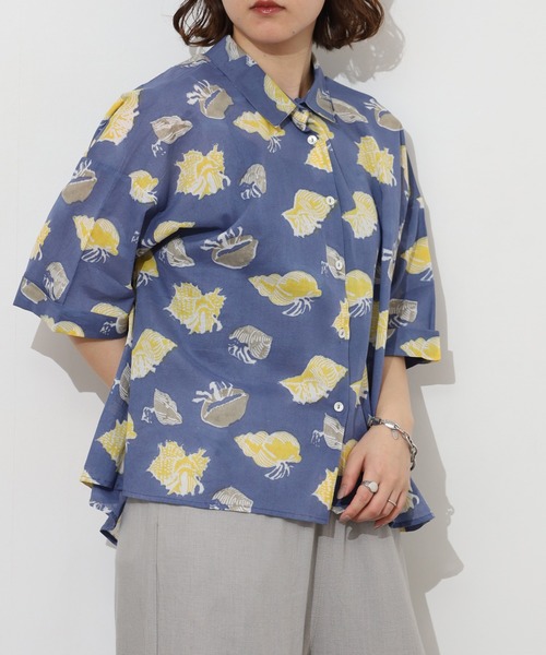 KILKI(キルキー)の「kilki ヤドカリプリントブラウス 半端袖(シャツ/ブラウス・レディース・グレイッシュベージュ/ネイビー系・ONESIZE)」の10枚目の写真