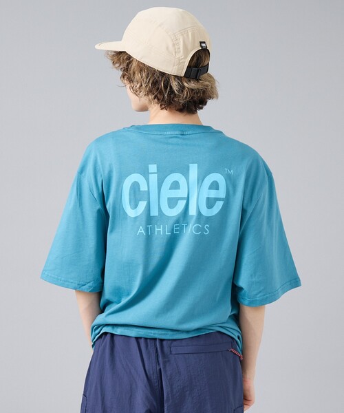 ABAHOUSE(アバハウス)の「【CIELE / シエル】U ORTSHIRT-ATHLETICS / バックロゴ半袖Tシャツ / ユニセックス(Tシャツ/カットソー・メンズ・ブラック/ブルー・M/L)」の2枚目の写真