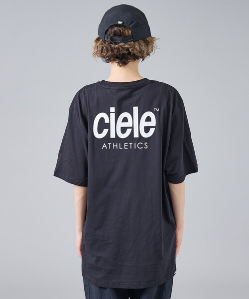 ABAHOUSE(アバハウス)の「【CIELE / シエル】U ORTSHIRT-ATHLETICS / バックロゴ半袖Tシャツ / ユニセックス(Tシャツ/カットソー・メンズ・ブラック/ブルー・M/L)」の6枚目の写真