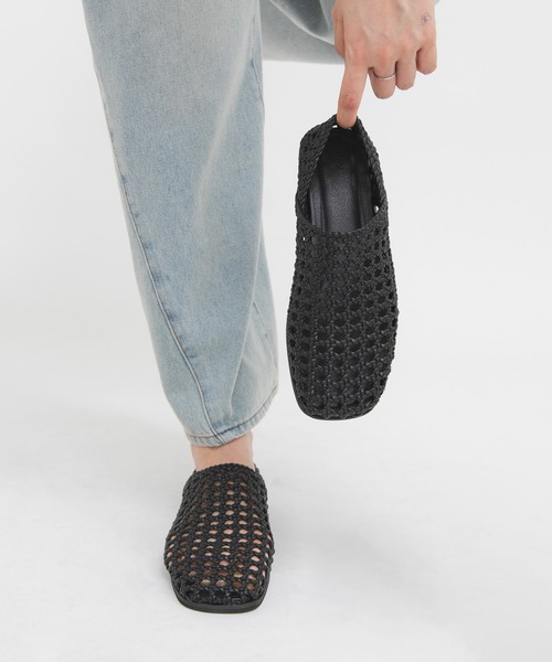 KBF（ケイビーエフ）の「スクエアトゥメッシュシューズ（サンダル・レディース・アイボリー/ブラック・36/37/38）」の2枚目の写真