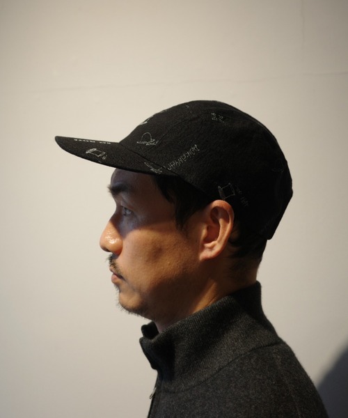 KIJIMA TAKAYUKI(キジマ タカユキ)の「KIJIMA TAKAYUKI LINEN COTTON PRINTED JET CAP(キャップ・メンズ・ブラック/オフホワイト・FREE)」の4枚目の写真