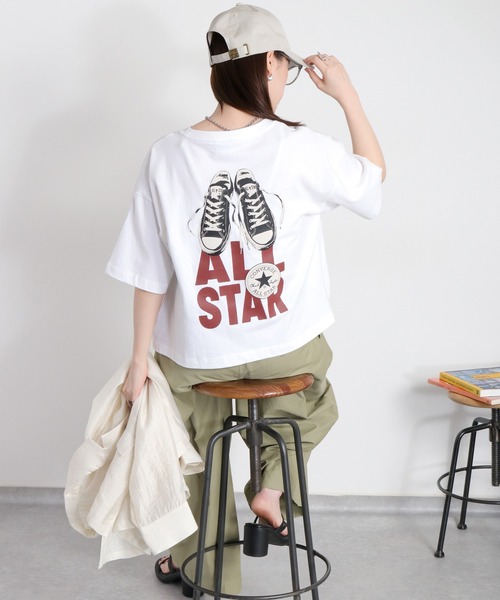 CONVERSE(コンバース)の「【CONVERSE】CVローカットシューズプリント ショートスリーブTee(Tシャツ/カットソー・レディース・ブラック/グリーン/ホワイト・M)」の2枚目の写真