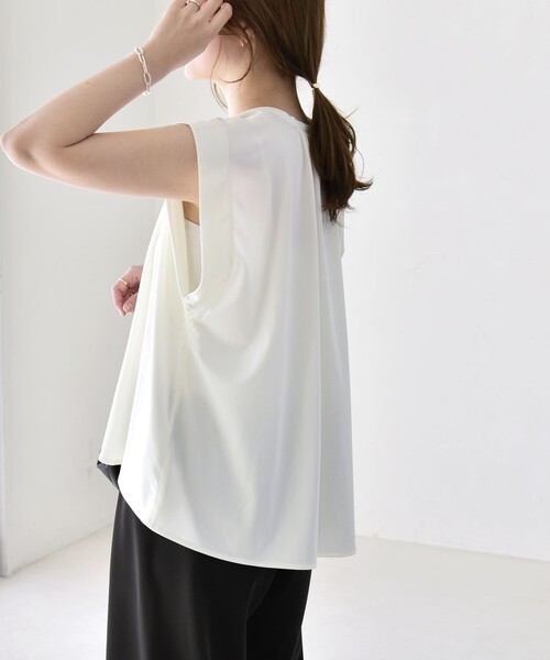quaranciel(カランシエル)の「quaranciel:〈接触冷感/UVカット/吸水速乾/洗濯機可能〉スキッパー ギャザー シャツ カットソー(Tシャツ/カットソー・レディース・ネイビー/ライトブルー/オフホワイト・ONE SIZE)」の7枚目の写真