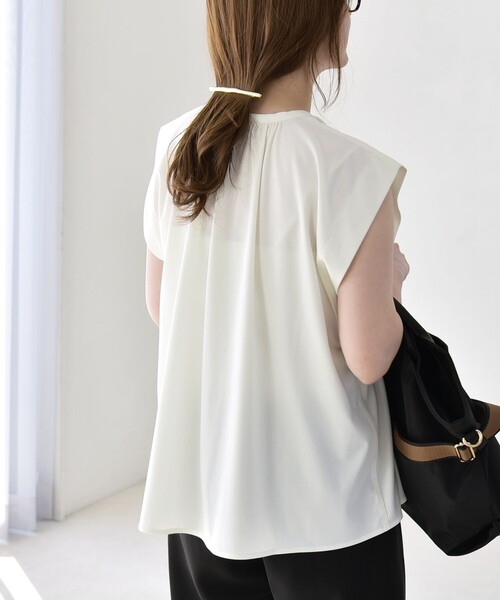 quaranciel(カランシエル)の「quaranciel:〈接触冷感/UVカット/吸水速乾/洗濯機可能〉スキッパー ギャザー シャツ カットソー(Tシャツ/カットソー・レディース・ネイビー/ライトブルー/オフホワイト・ONE SIZE)」の10枚目の写真