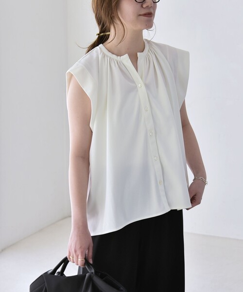 quaranciel(カランシエル)の「quaranciel:〈接触冷感/UVカット/吸水速乾/洗濯機可能〉スキッパー ギャザー シャツ カットソー(Tシャツ/カットソー・レディース・ネイビー/ライトブルー/オフホワイト・ONE SIZE)」の14枚目の写真