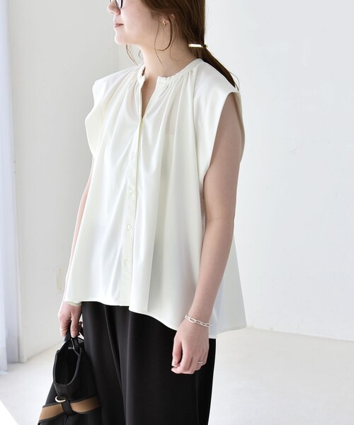 quaranciel(カランシエル)の「quaranciel:〈接触冷感/UVカット/吸水速乾/洗濯機可能〉スキッパー ギャザー シャツ カットソー(Tシャツ/カットソー・レディース・ネイビー/ライトブルー/オフホワイト・ONE SIZE)」の15枚目の写真