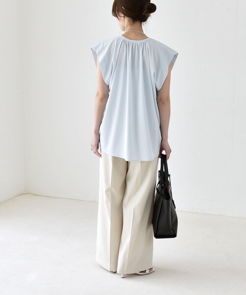 quaranciel(カランシエル)の「quaranciel:〈接触冷感/UVカット/吸水速乾/洗濯機可能〉スキッパー ギャザー シャツ カットソー(Tシャツ/カットソー・レディース・ネイビー/ライトブルー/オフホワイト・ONE SIZE)」の18枚目の写真