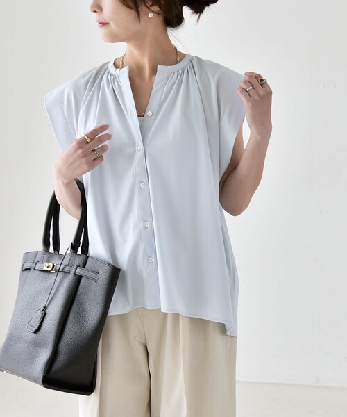 quaranciel(カランシエル)の「quaranciel:〈接触冷感/UVカット/吸水速乾/洗濯機可能〉スキッパー ギャザー シャツ カットソー(Tシャツ/カットソー・レディース・ネイビー/ライトブルー/オフホワイト・ONE SIZE)」の20枚目の写真