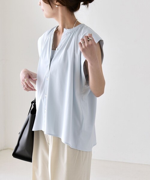 quaranciel(カランシエル)の「quaranciel:〈接触冷感/UVカット/吸水速乾/洗濯機可能〉スキッパー ギャザー シャツ カットソー(Tシャツ/カットソー・レディース・ネイビー/ライトブルー/オフホワイト・ONE SIZE)」の21枚目の写真