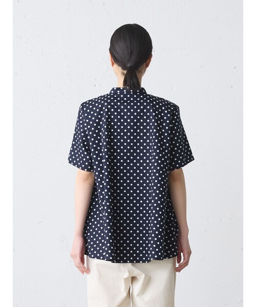 MidiUmi(ミディウミ)の「MidiUmi ハーフスリーブドット柄Aラインシャツ(シャツ/ブラウス・レディース・ライトグレー/ネイビー/キナリ・FREE)」の10枚目の写真