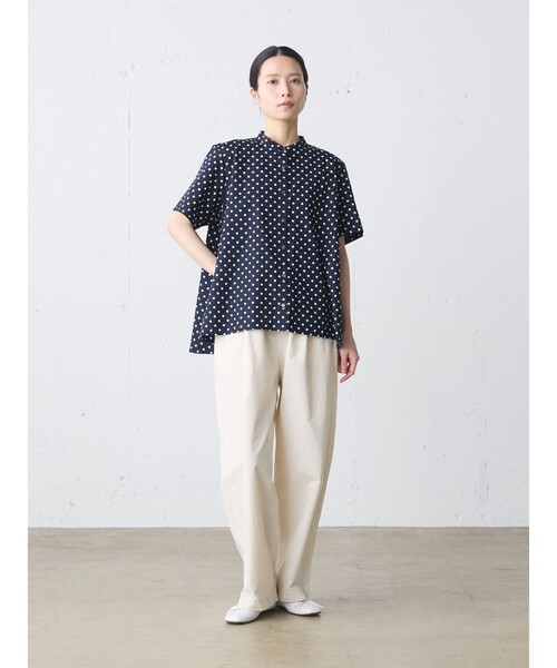 MidiUmi(ミディウミ)の「MidiUmi ハーフスリーブドット柄Aラインシャツ(シャツ/ブラウス・レディース・ライトグレー/ネイビー/キナリ・FREE)」の12枚目の写真