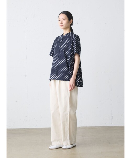 MidiUmi(ミディウミ)の「MidiUmi ハーフスリーブドット柄Aラインシャツ(シャツ/ブラウス・レディース・ライトグレー/ネイビー/キナリ・FREE)」の13枚目の写真