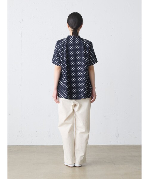 MidiUmi(ミディウミ)の「MidiUmi ハーフスリーブドット柄Aラインシャツ(シャツ/ブラウス・レディース・ライトグレー/ネイビー/キナリ・FREE)」の14枚目の写真