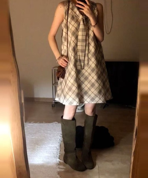 AsheKsha(アシクシャ)の「ノースリーブベストワンピース(ワンピース・レディース・ベージュ・M)」の2枚目の写真