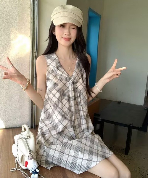 AsheKsha(アシクシャ)の「ノースリーブベストワンピース(ワンピース・レディース・ベージュ・M)」の3枚目の写真