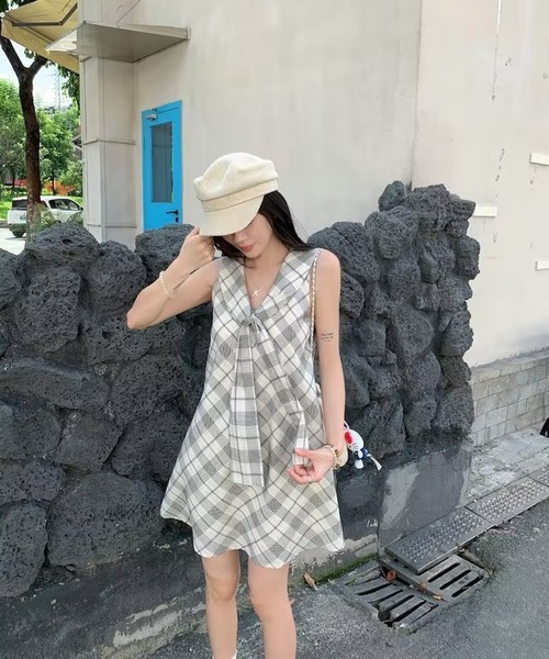 AsheKsha(アシクシャ)の「ノースリーブベストワンピース(ワンピース・レディース・ベージュ・M)」の4枚目の写真