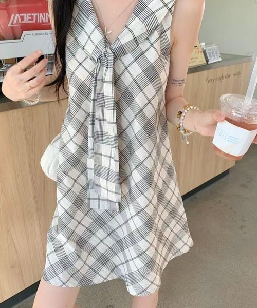 AsheKsha(アシクシャ)の「ノースリーブベストワンピース(ワンピース・レディース・ベージュ・M)」の7枚目の写真