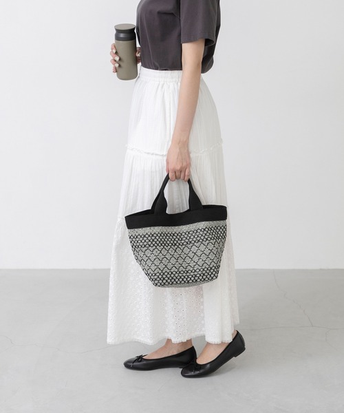 welleg(ウェレッグ)の「ペーパー風 マチ付き ミニトートバッグ(ショルダーバッグ・レディース・ブラック×ホワイト/ライトグレー/ベージュ×ブラック/ベージュ・フリー)」の22枚目の写真