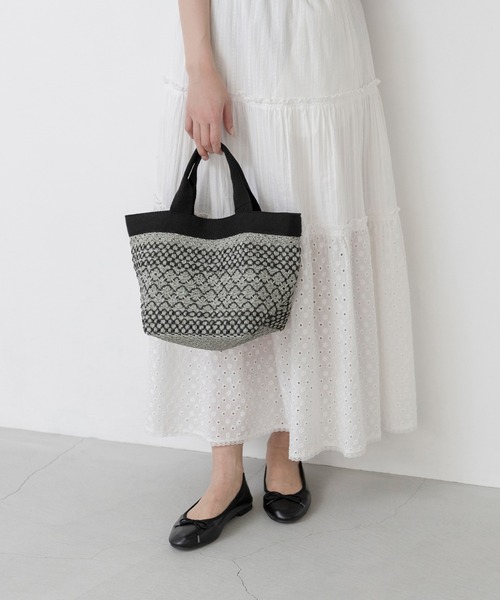 welleg(ウェレッグ)の「ペーパー風 マチ付き ミニトートバッグ(ショルダーバッグ・レディース・ブラック×ホワイト/ライトグレー/ベージュ×ブラック/ベージュ・フリー)」の21枚目の写真