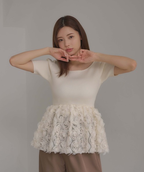 SOELA(ソエラ)の「フラワーチュールペプラム半袖ニット(ニット/セーター・レディース・ブラック/ピンク/アイボリー/ピンク系・FREE)」の7枚目の写真