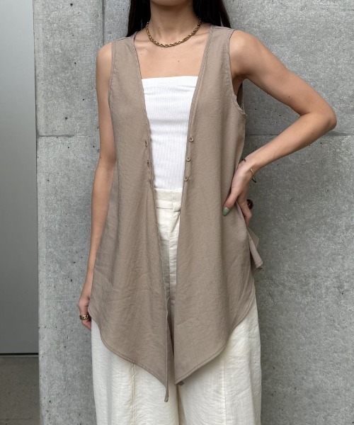 CIEL'AIR(シエルエアー)の「DRAPED RUFFLE SLEEVELESS TOP(ドレープラッフルスリーブレストップス)(シャツ/ブラウス・レディース・ブラック/ベージュ/オフホワイト・FREE)」の3枚目の写真