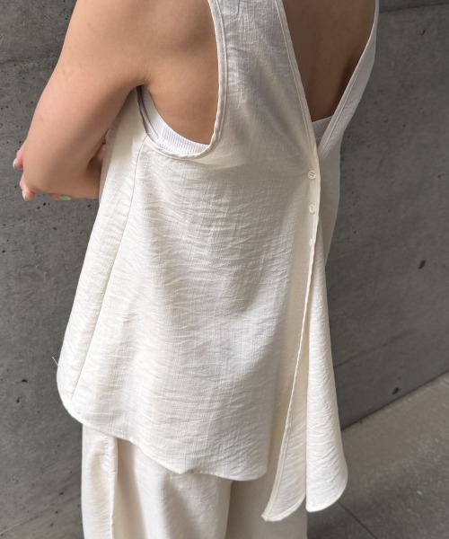 CIEL'AIR(シエルエアー)の「DRAPED RUFFLE SLEEVELESS TOP(ドレープラッフルスリーブレストップス)(シャツ/ブラウス・レディース・ブラック/ベージュ/オフホワイト・FREE)」の8枚目の写真