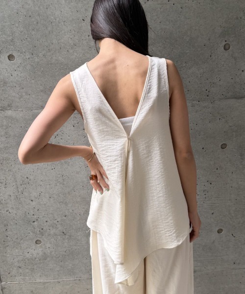 CIEL'AIR(シエルエアー)の「DRAPED RUFFLE SLEEVELESS TOP(ドレープラッフルスリーブレストップス)(シャツ/ブラウス・レディース・ブラック/ベージュ/オフホワイト・FREE)」の6枚目の写真