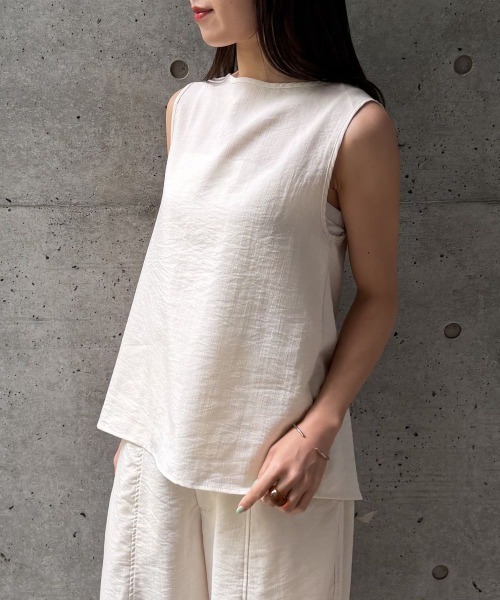 CIEL'AIR(シエルエアー)の「DRAPED RUFFLE SLEEVELESS TOP(ドレープラッフルスリーブレストップス)(シャツ/ブラウス・レディース・ブラック/ベージュ/オフホワイト・FREE)」の4枚目の写真